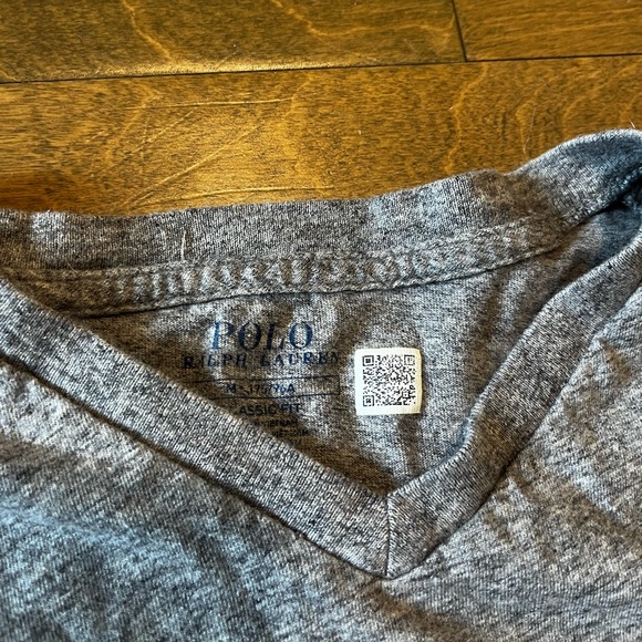 Polo v neck tee size medium - Picture 2 of 3